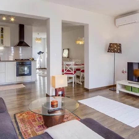 House Oceanne 30m From The With Sea View Miholascica