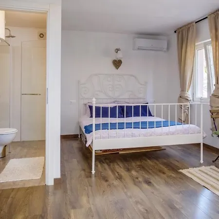 House Oceanne 30m From The With Sea View * Miholascica