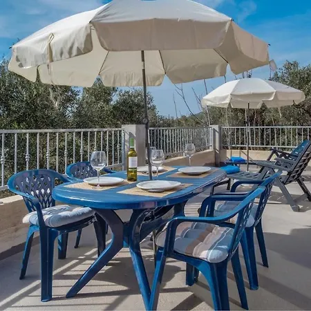 House Oceanne 30m From The With Sea View Holiday home Miholascica