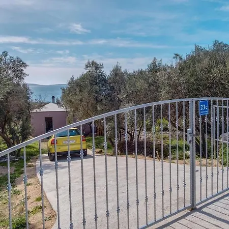 House Oceanne 30m From The With Sea View Miholascica