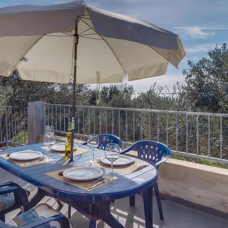 Holiday home House Oceanne 30m From The With Sea View Miholascica
